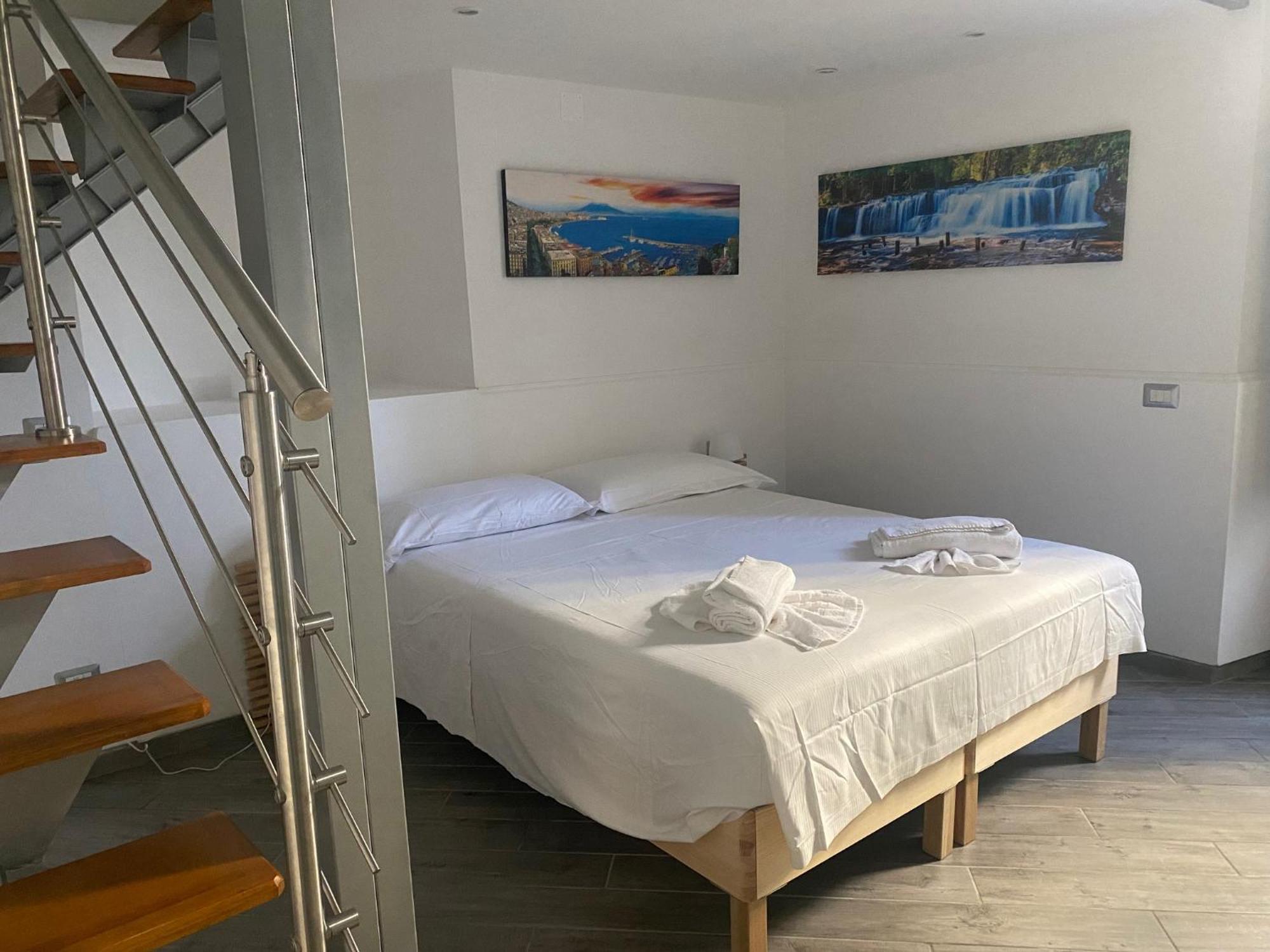 נאפולי Suites Caracciolo מראה חיצוני תמונה